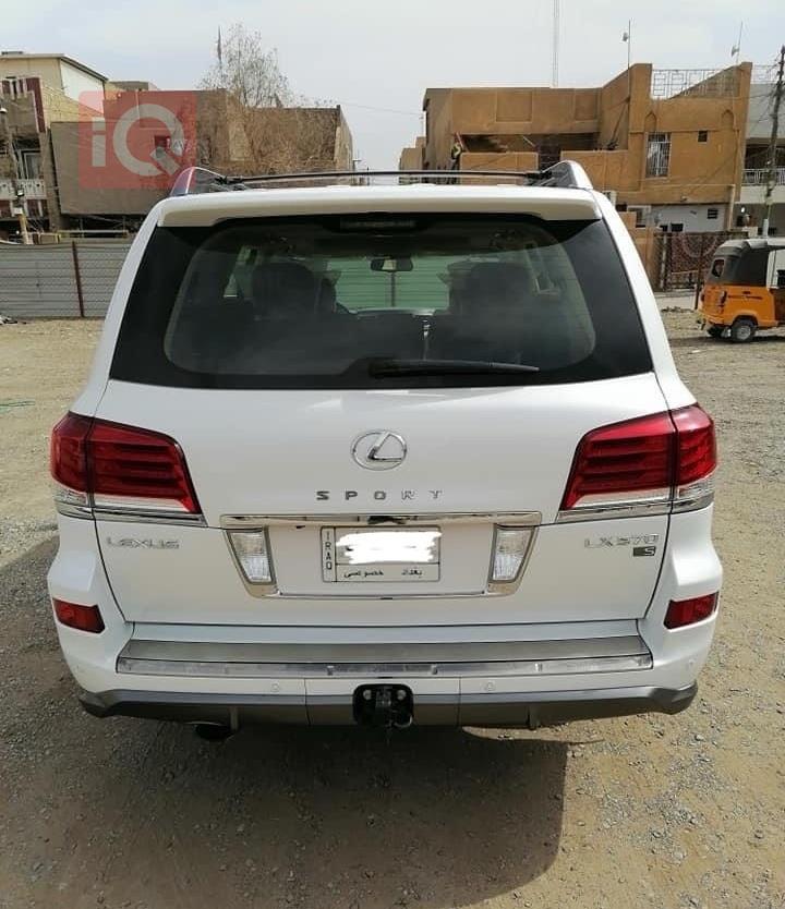 لێکزس LX